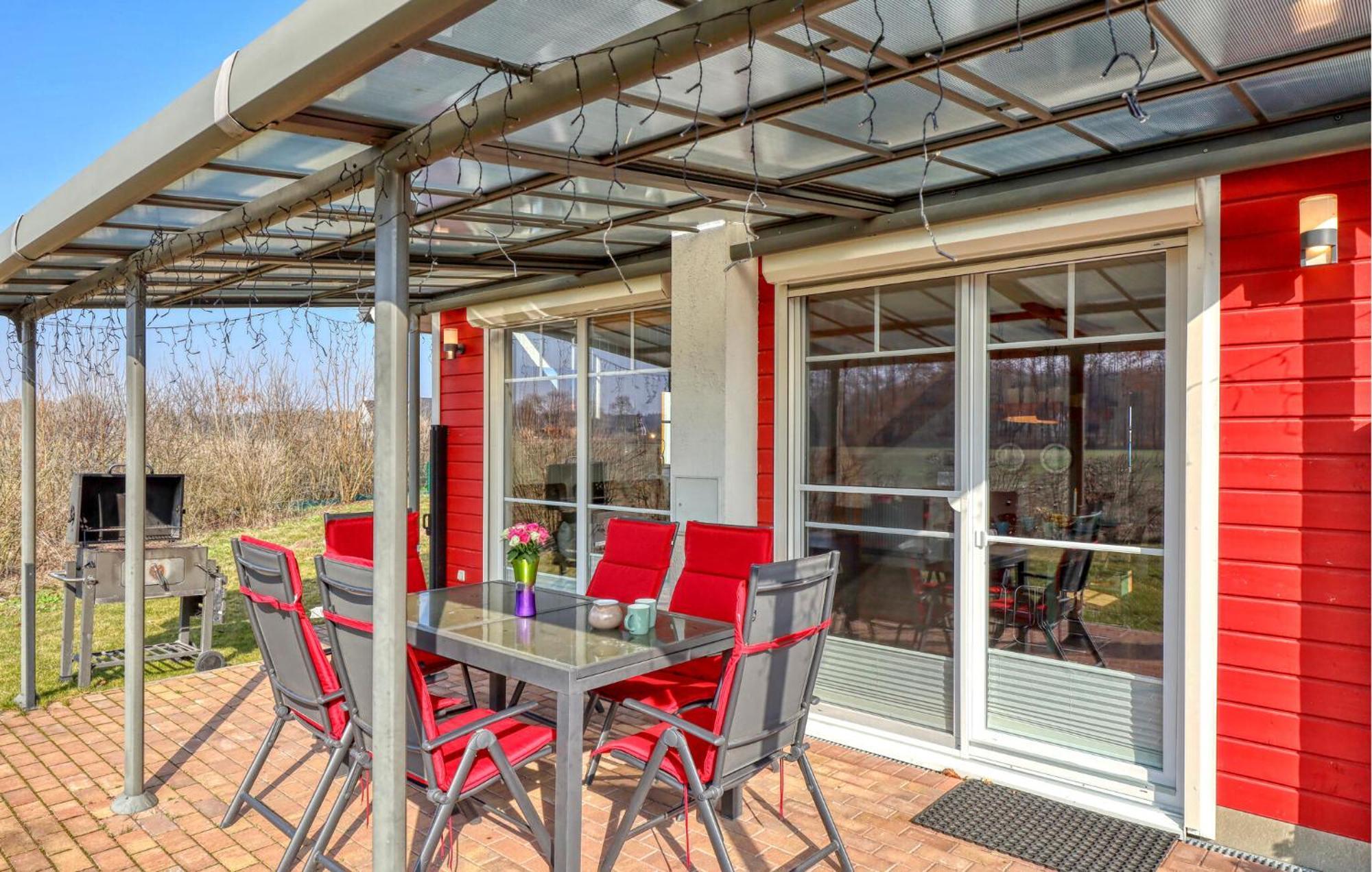 Awesome home in Zerpenschleuse with 2 Bedrooms Buitenkant foto