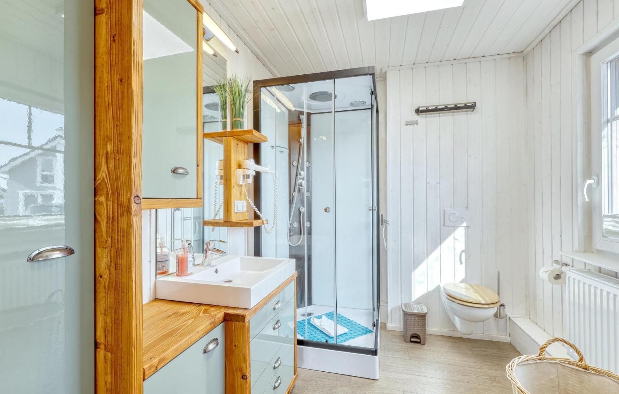 Awesome home in Zerpenschleuse with 2 Bedrooms Buitenkant foto