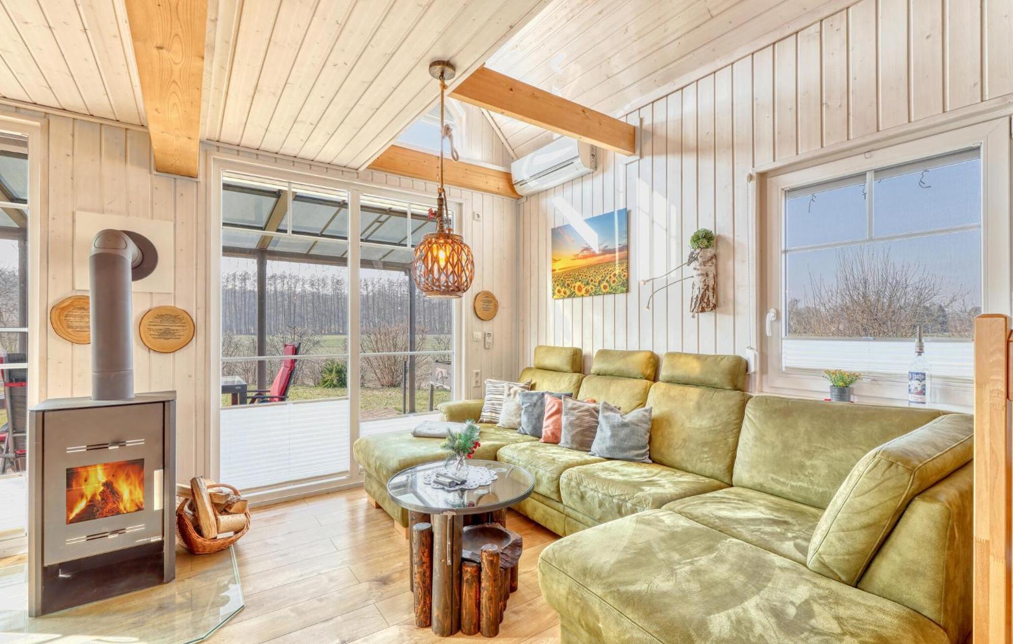Awesome home in Zerpenschleuse with 2 Bedrooms Buitenkant foto
