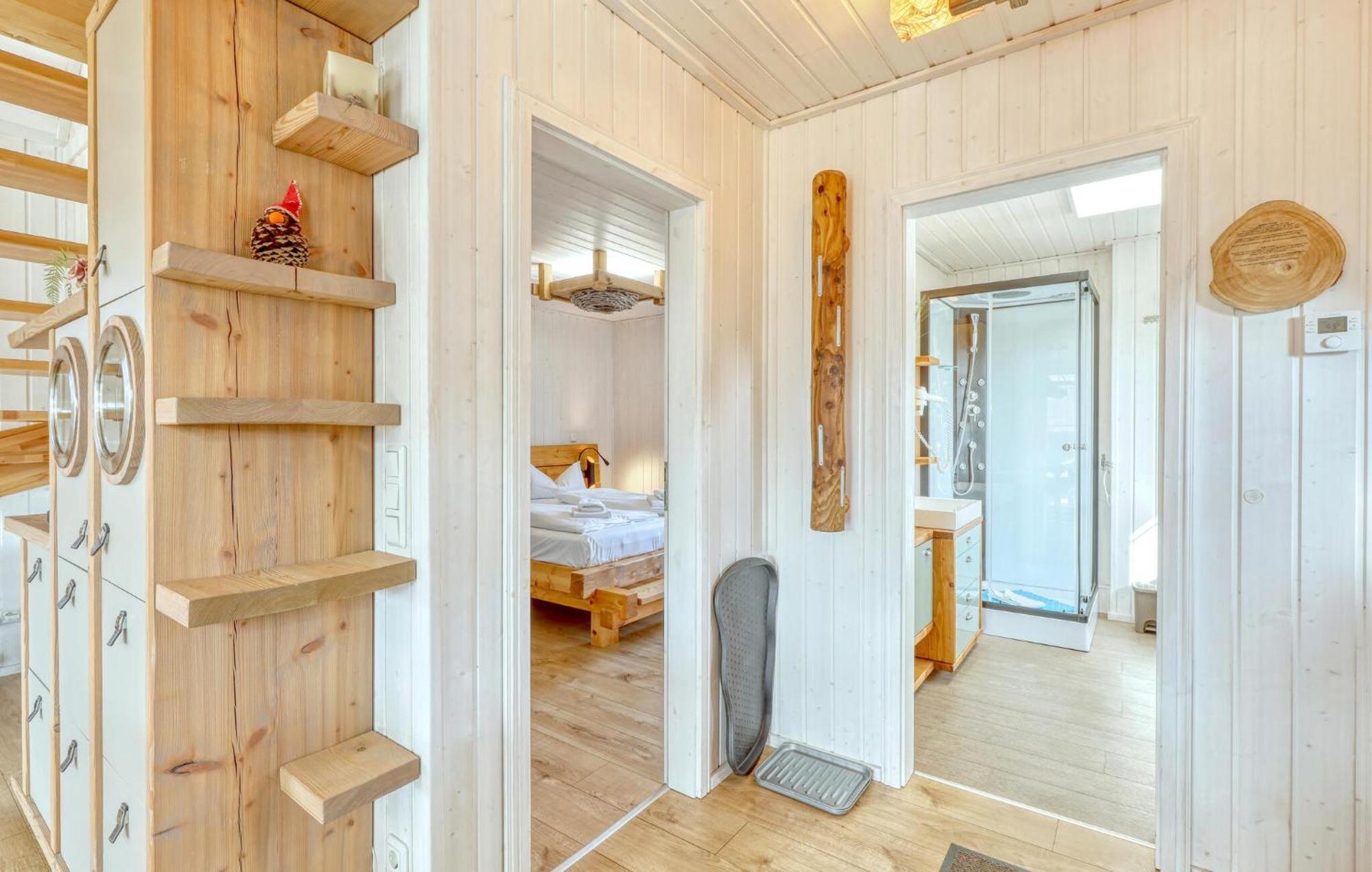 Awesome home in Zerpenschleuse with 2 Bedrooms Buitenkant foto